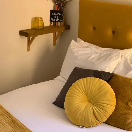The Globe 3*
