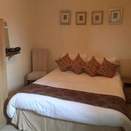 The Globe 3*