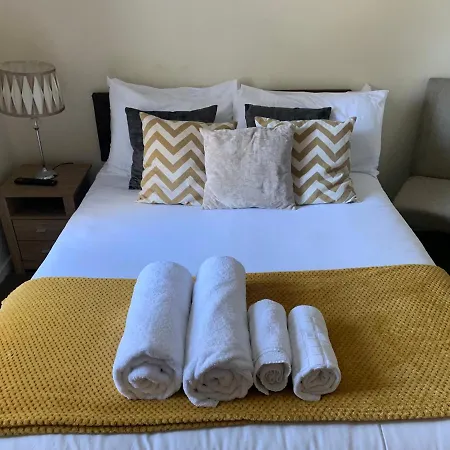 The Globe 3* Penrith